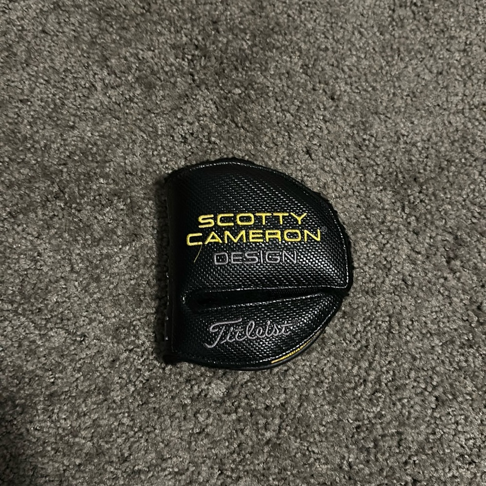 Scotty Cameron phantom headcover